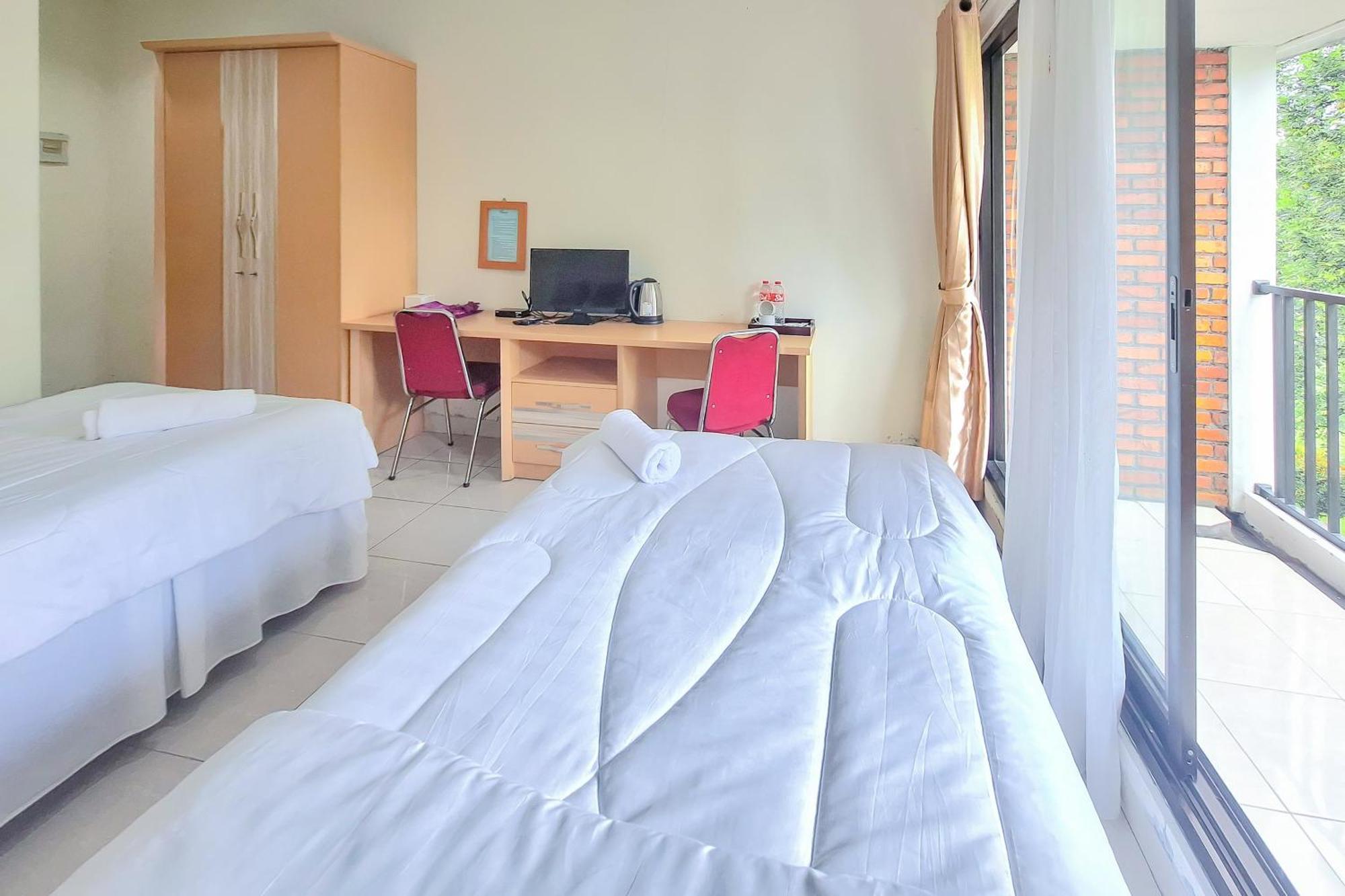 Urbanview Hotel Tridaya Cisarua Puncak Exterior foto