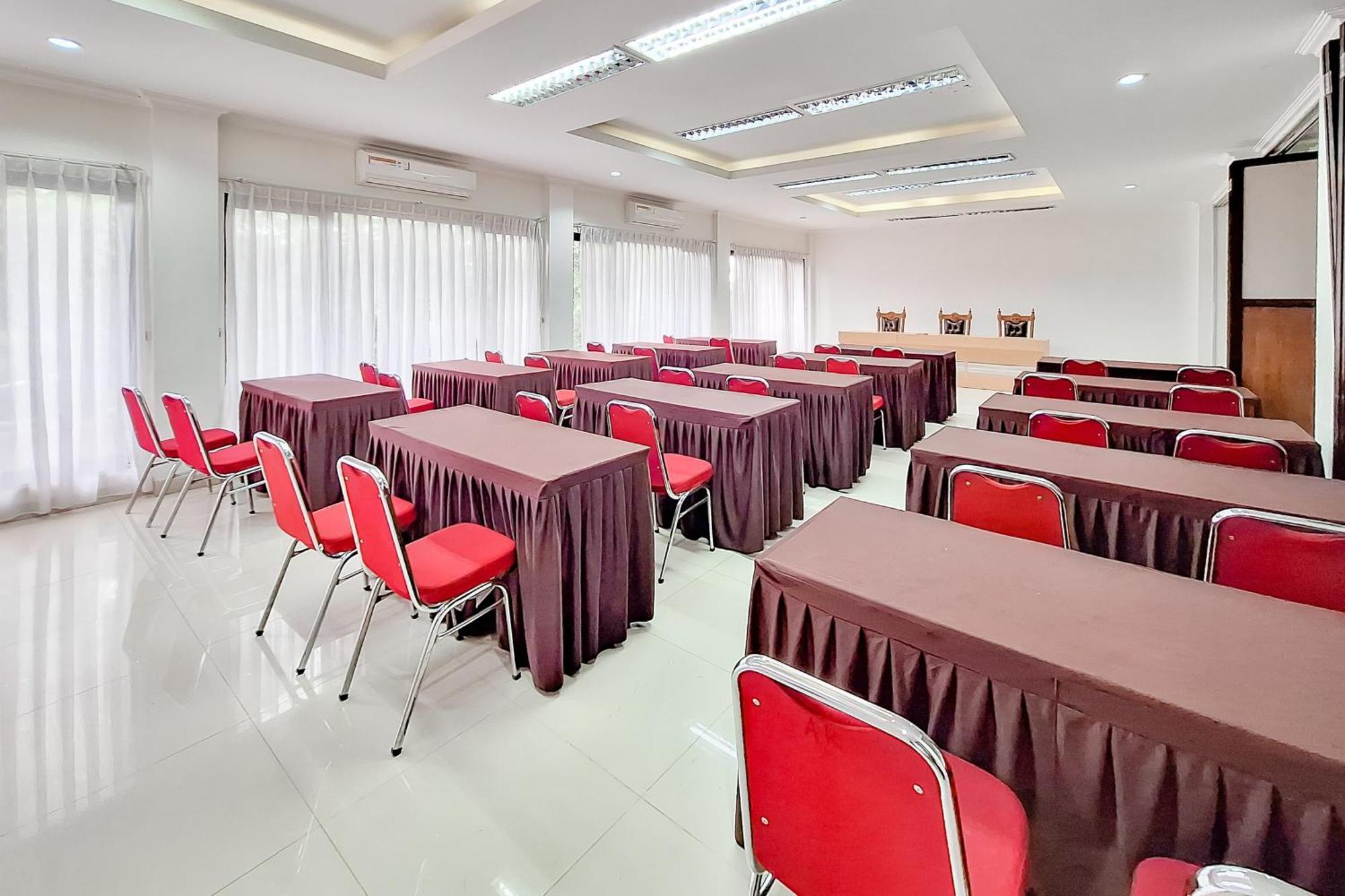Urbanview Hotel Tridaya Cisarua Puncak Exterior foto