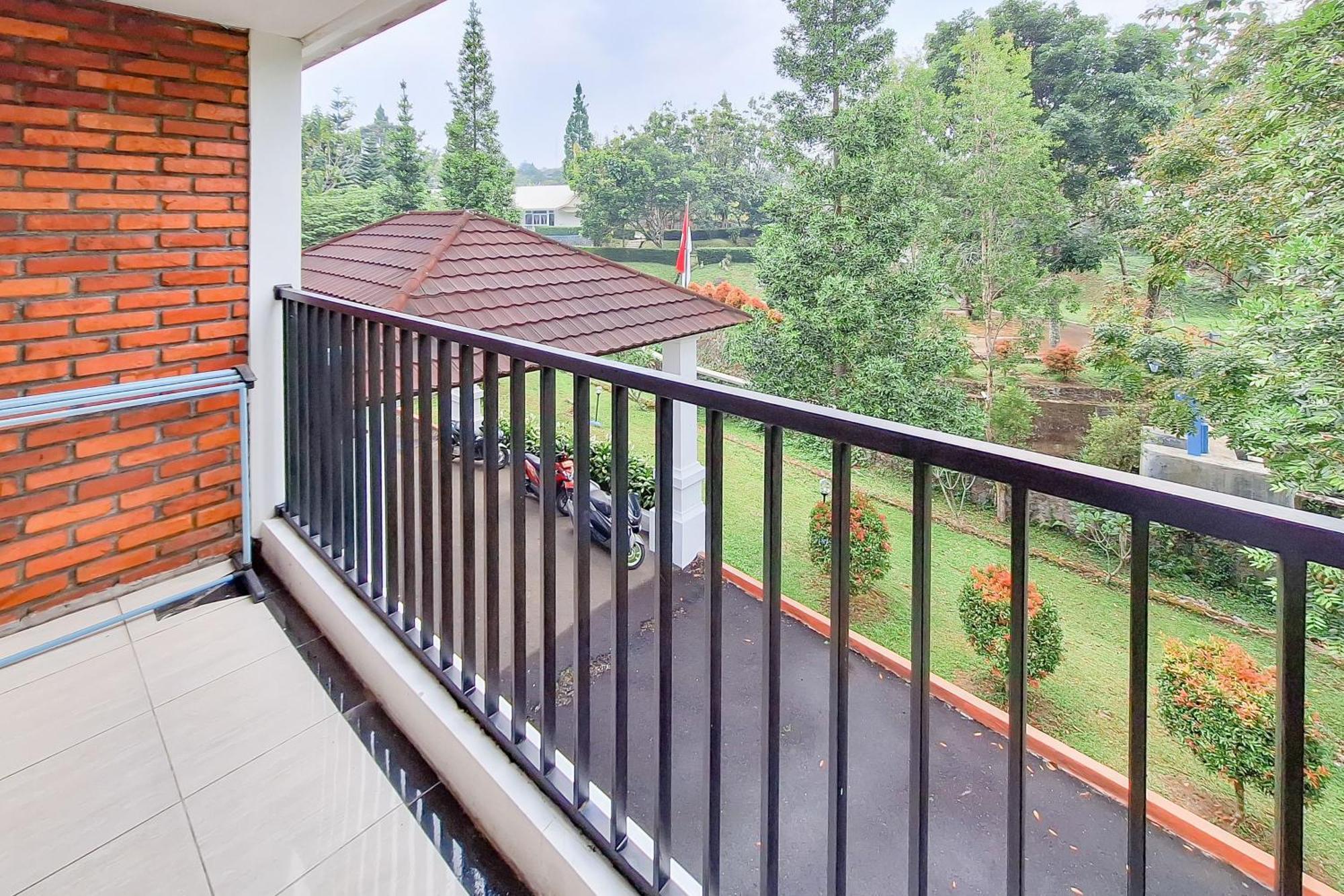Urbanview Hotel Tridaya Cisarua Puncak Exterior foto