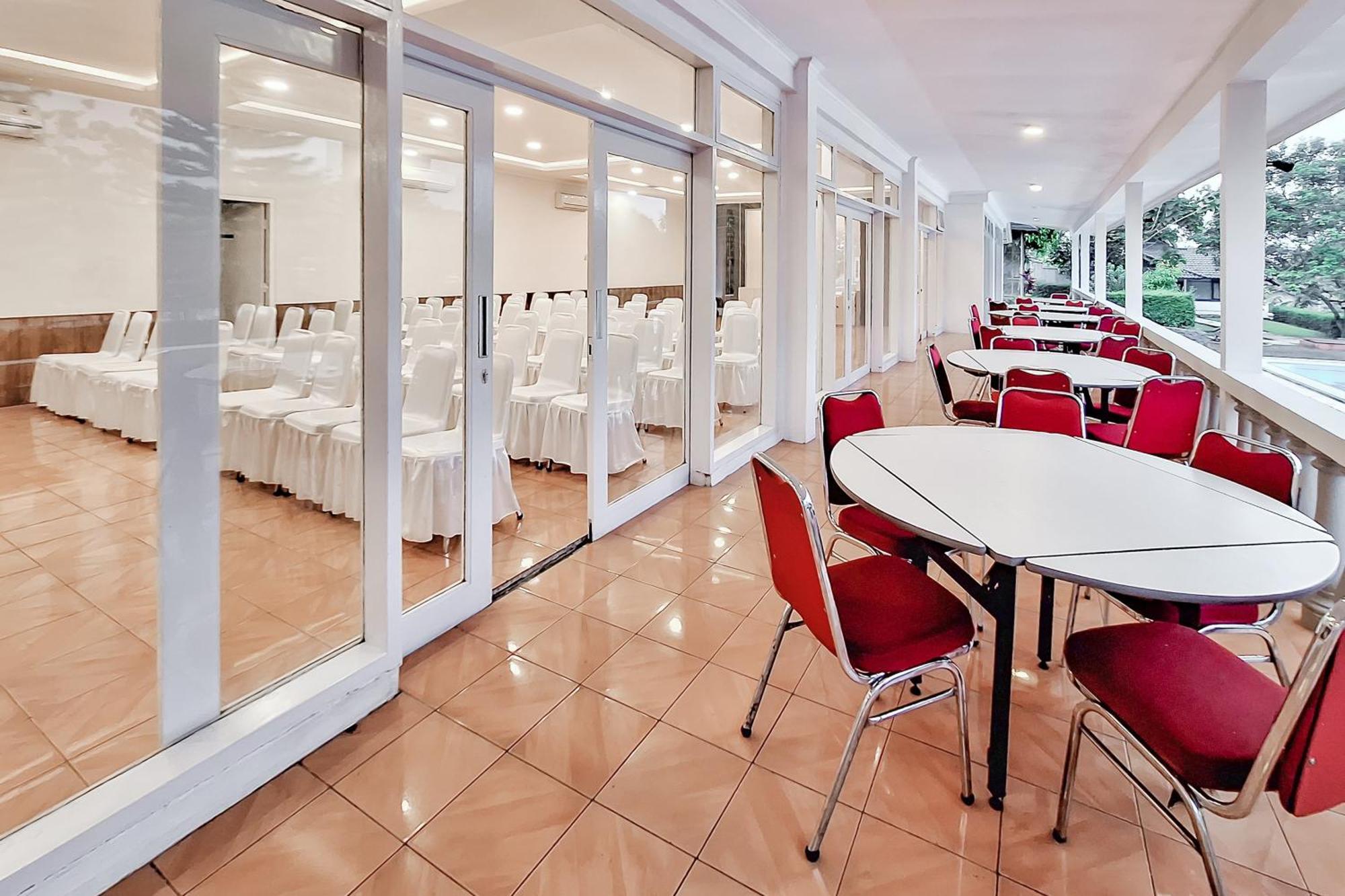 Urbanview Hotel Tridaya Cisarua Puncak Exterior foto