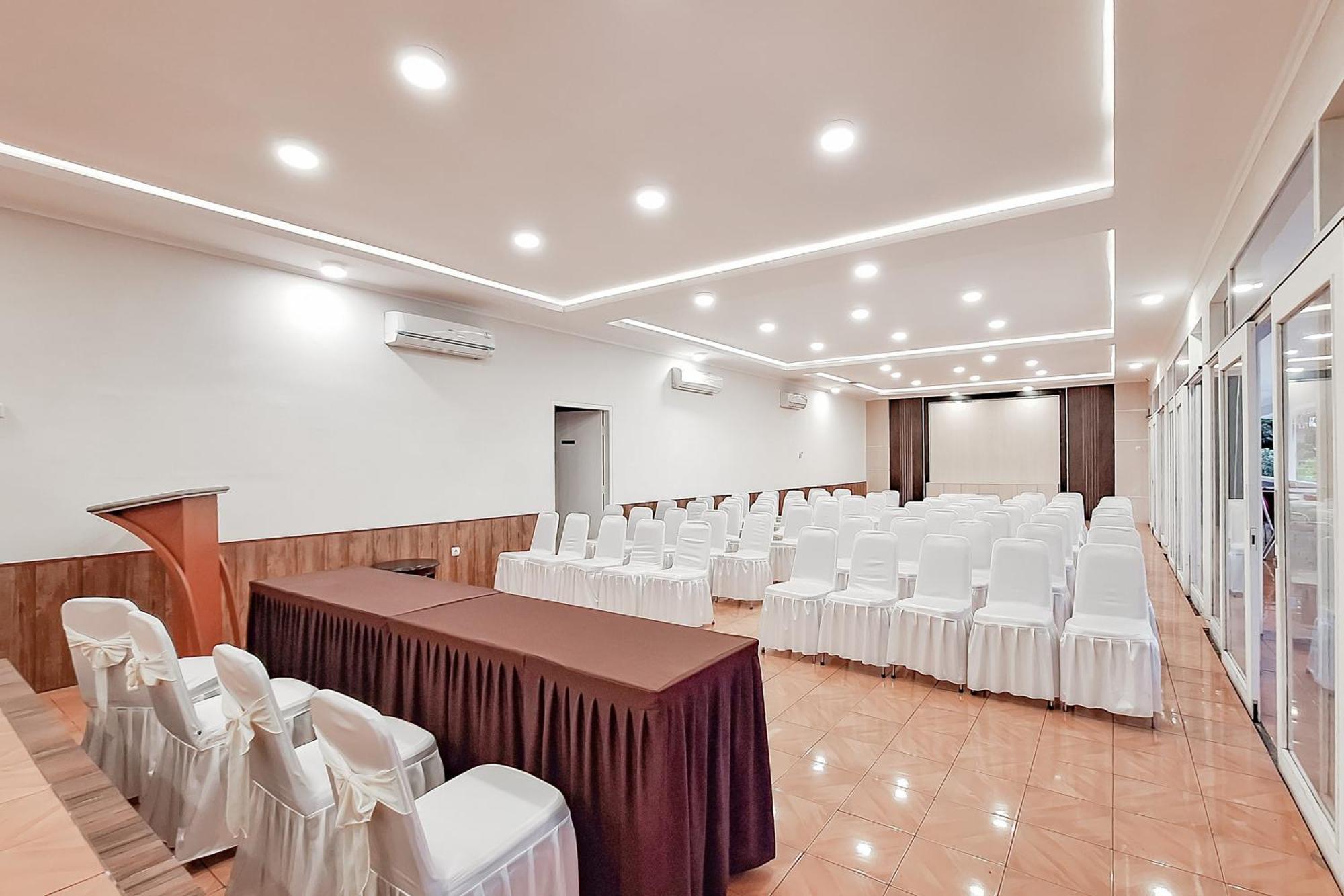 Urbanview Hotel Tridaya Cisarua Puncak Exterior foto