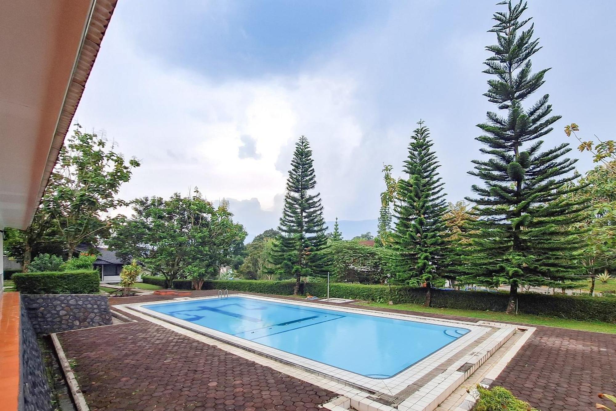 Urbanview Hotel Tridaya Cisarua Puncak Exterior foto