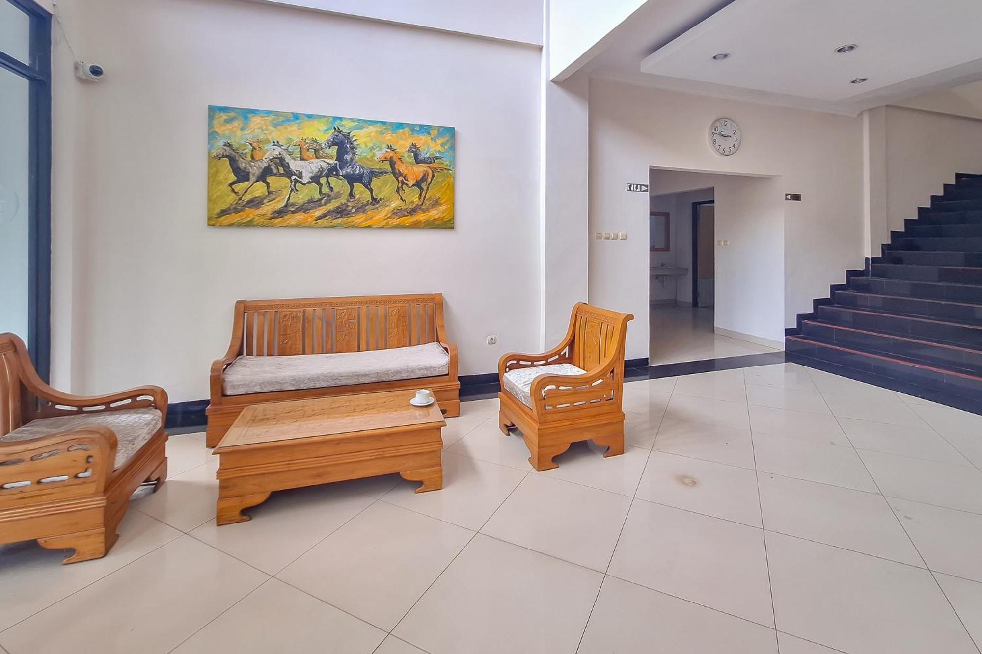 Urbanview Hotel Tridaya Cisarua Puncak Exterior foto