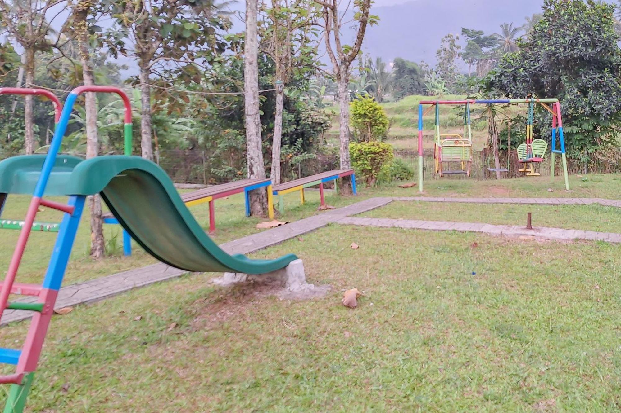 Urbanview Hotel Tridaya Cisarua Puncak Exterior foto